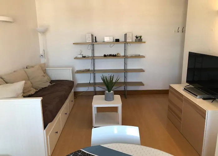Appartement Lumineux, Avec Balcon, A 200M De La Plage
