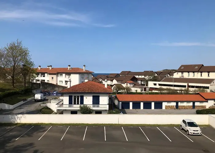 Appartement Lumineux, Avec Balcon, A 200M De La Plage